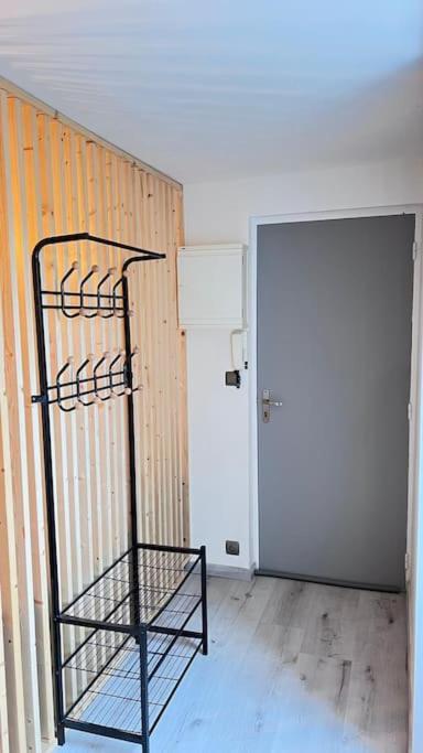 Logement Moderne Au Coeur Du Village Saint-Georges-de-Luzencon Bagian luar foto