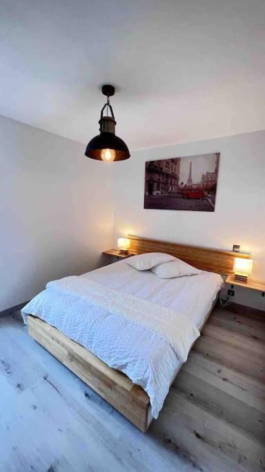 Logement Moderne Au Coeur Du Village Saint-Georges-de-Luzencon Bagian luar foto