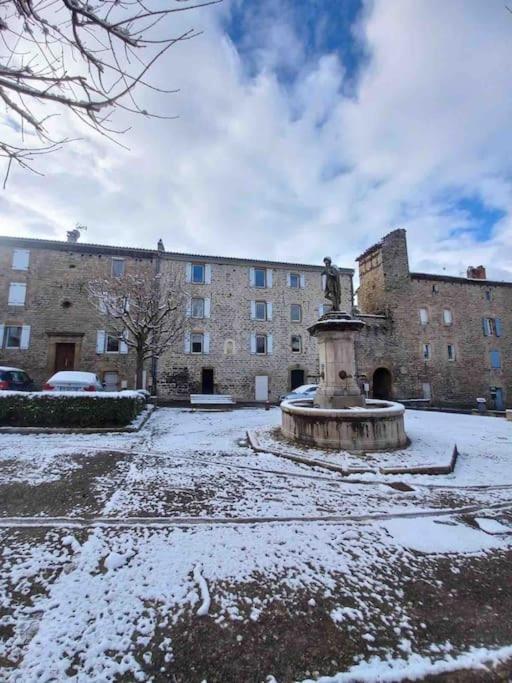 Logement Moderne Au Coeur Du Village Saint-Georges-de-Luzencon Bagian luar foto